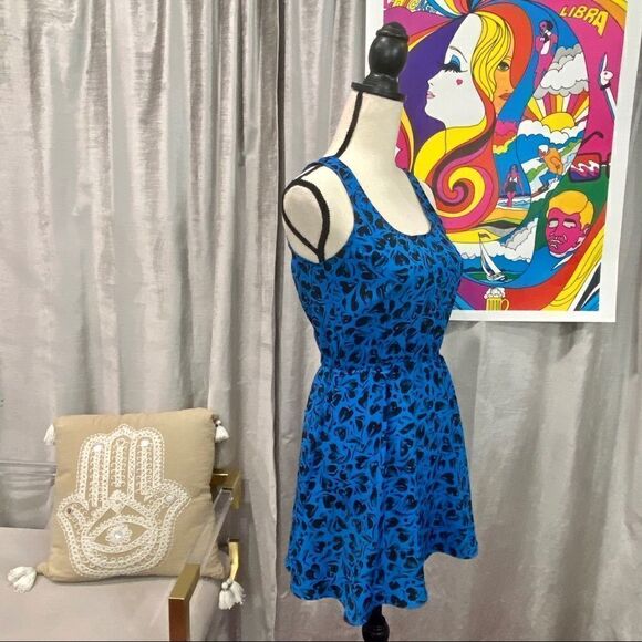 🌟 REFORMED Blue Heart Printed Dress backless - Picture 3 of 4